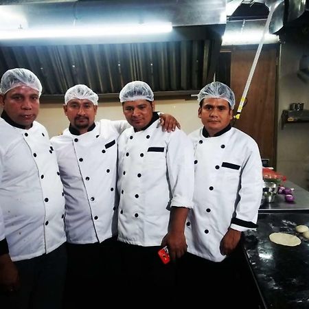 Hotel Palm Luxury In Mainpuri Luaran gambar